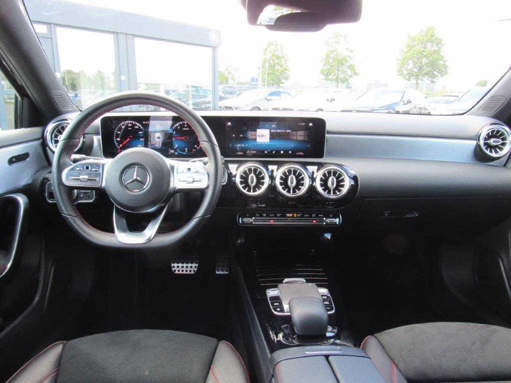 Mercedes-Benz A 220 AMG+MBUX+LED+Kam+Key+Distr+SHZ+AR+Ambiente 