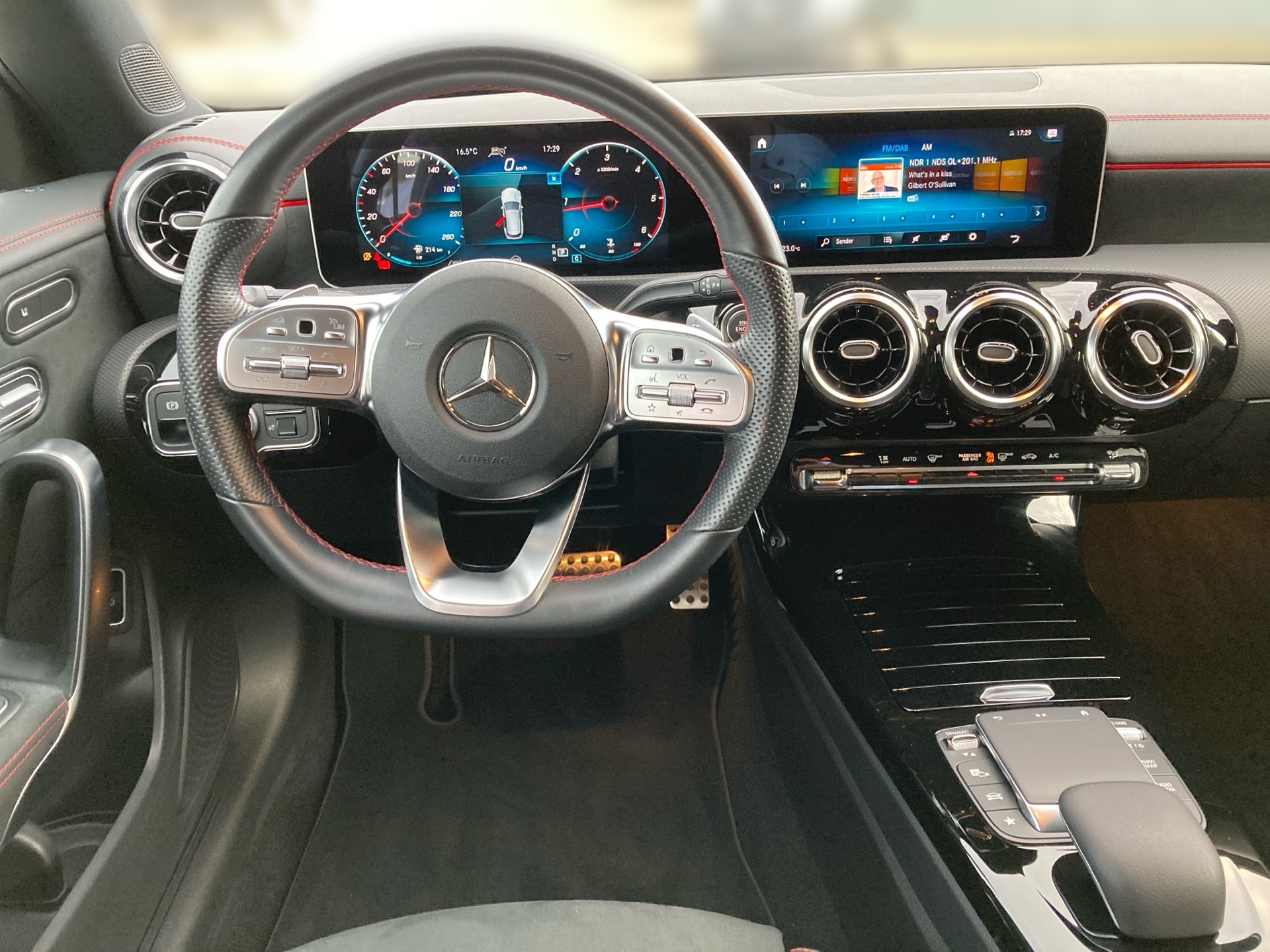 Mercedes-Benz CLA 200 d SB AMG+MBUX+Distr+LED+Key+360°+EASY-P. 