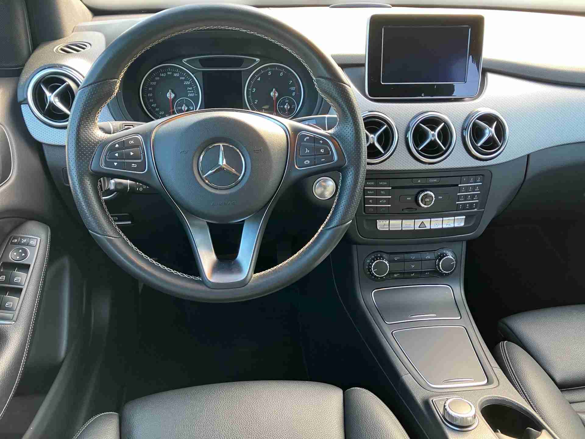 Mercedes-Benz B 180 Urban+Navi+SHZ+LED+PDC+Kam+Apple+Tempomat 