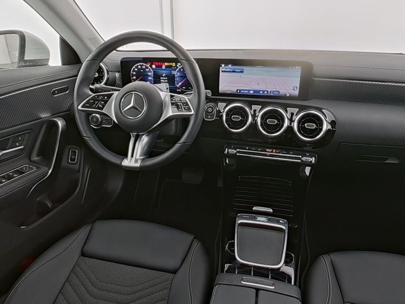 Mercedes-Benz CLA 180 Progressive Adv+MBUX+Pano+LED+Kam+Apple 