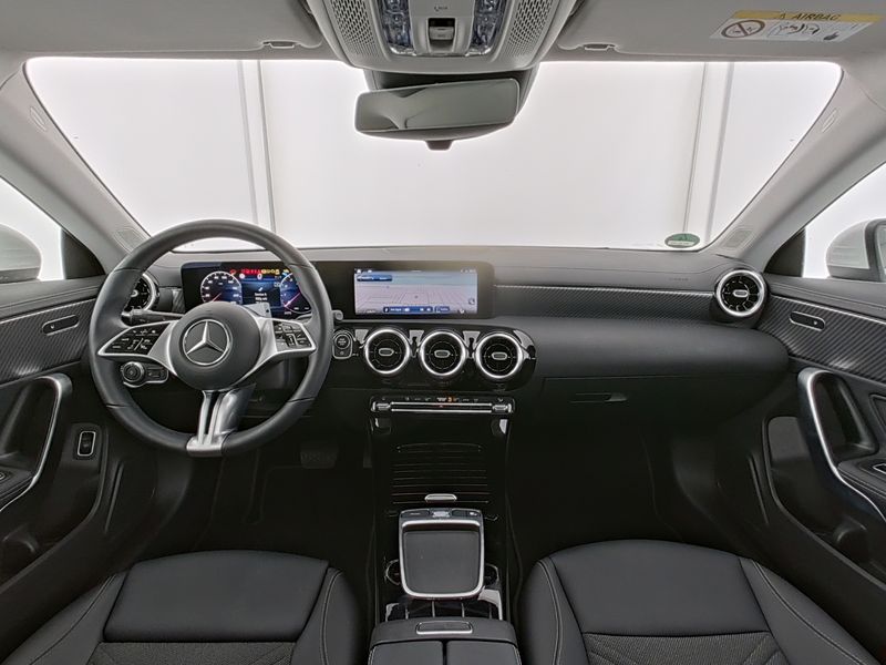 Mercedes-Benz CLA 180 Progressive Adv+MBUX+Pano+LED+Kam+Apple 