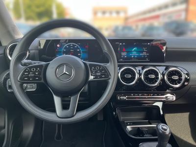 Mercedes-Benz CLA 180 d SB MBUX+AHK+LED+SHZ+PDC+Klima+16 LM 