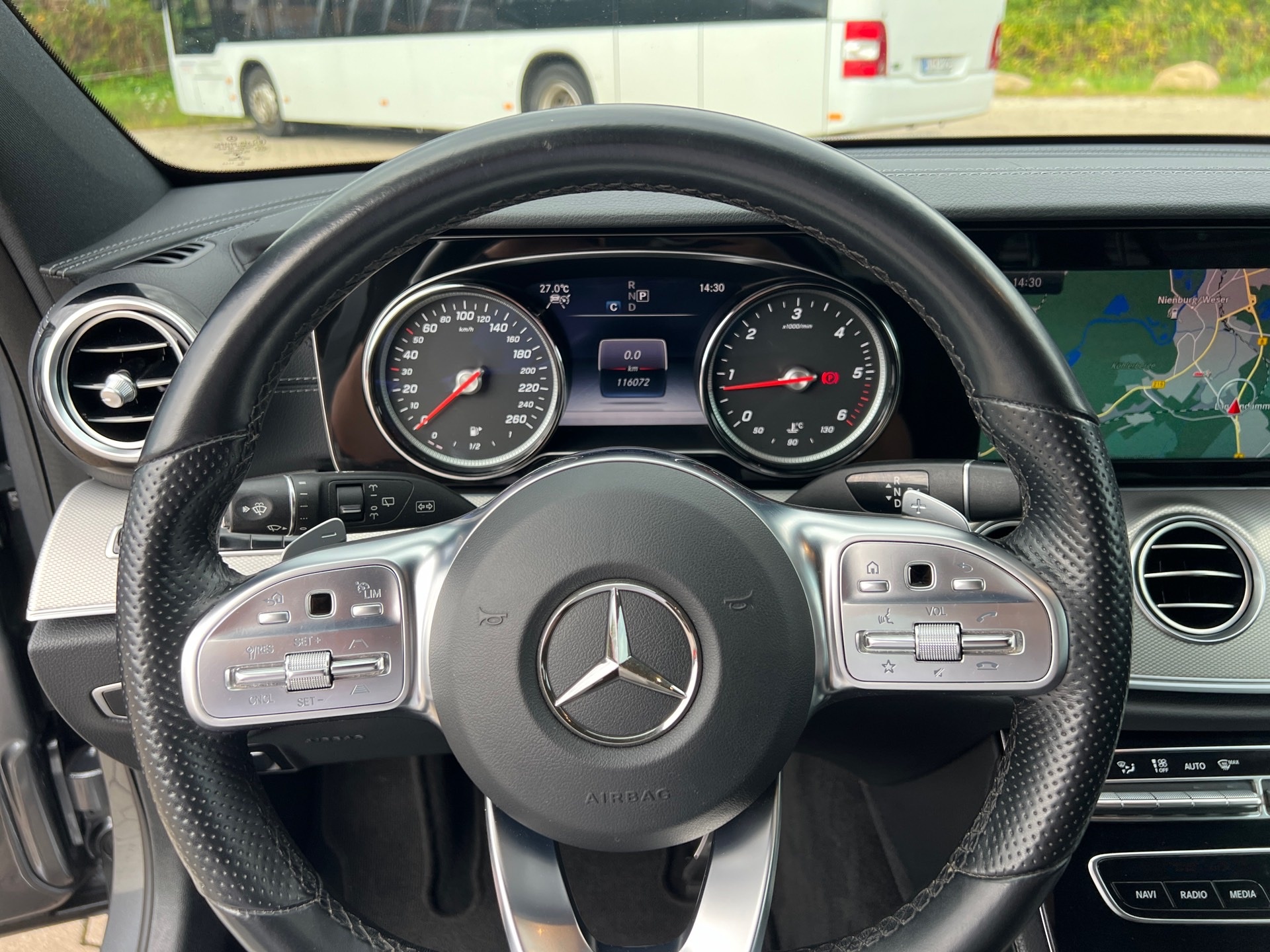 Mercedes-Benz E 220 d T 4M AMG+COM+Distr+AHK+LED+360°+EASY-P. 