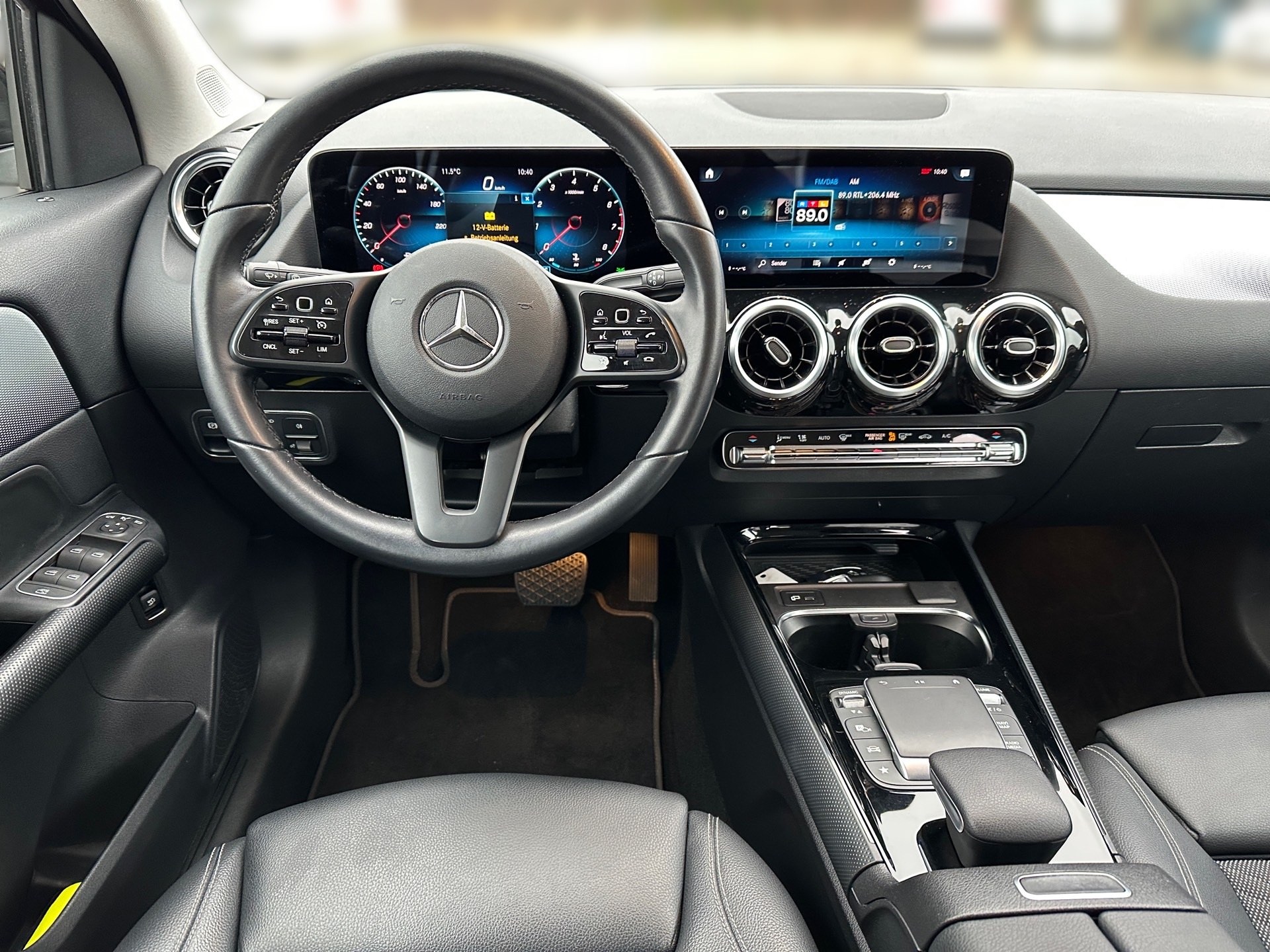 Mercedes-Benz GLA 200 Style+MBUX+SHZ+LED+PDC+AHK+EASY-P+Apple 