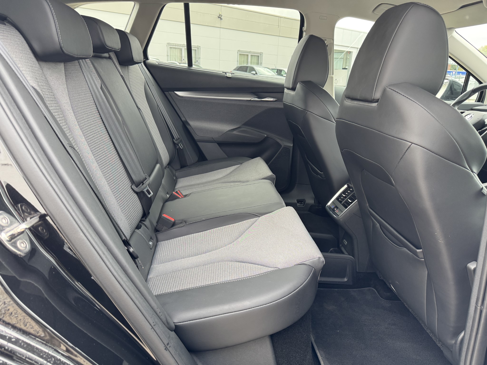 Skoda Enyaq electric 132kW Loft PLUS Chrom W-PUMPE ACC LED 