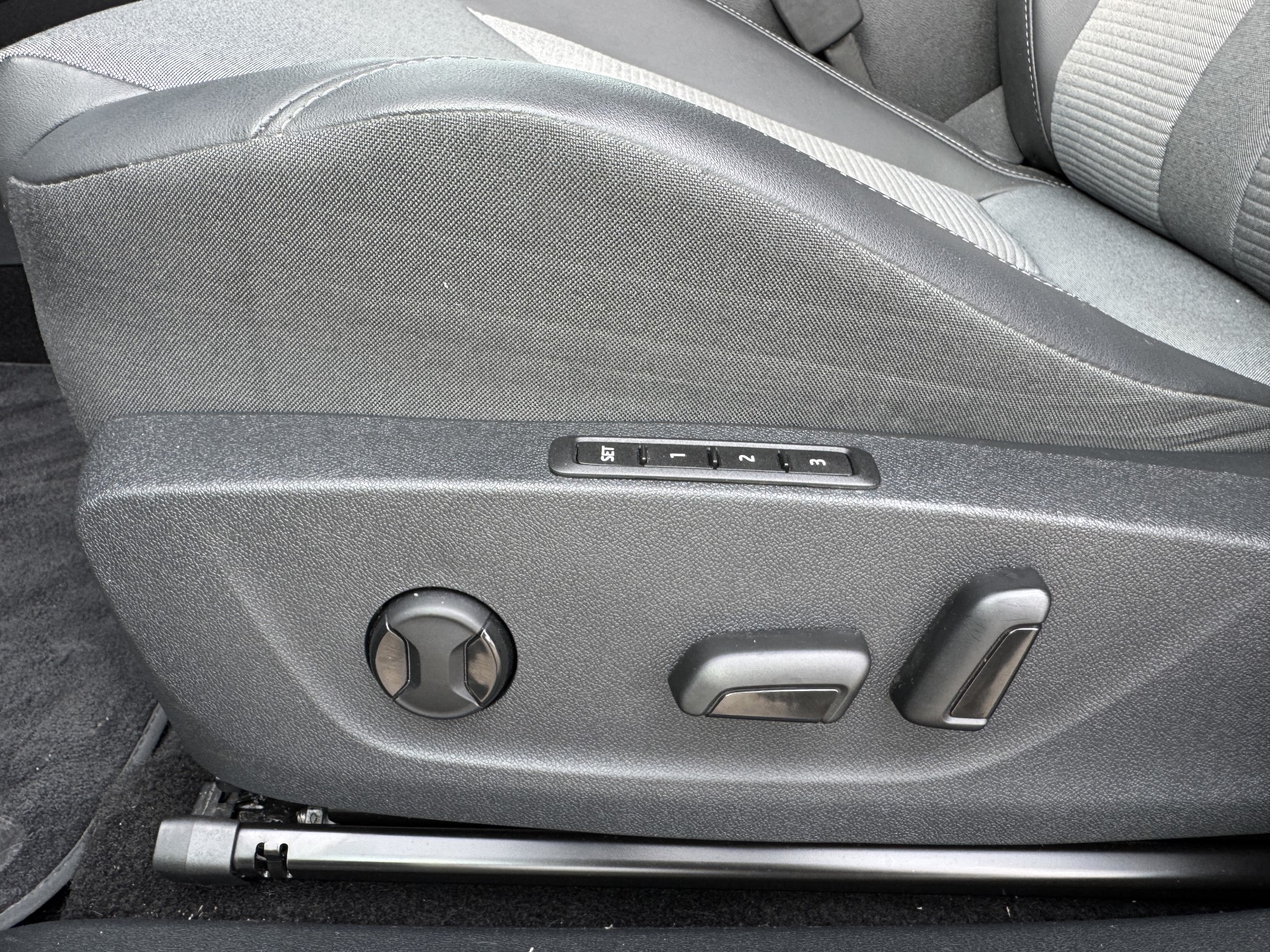 Skoda Enyaq electric 132kW Loft PLUS Chrom W-PUMPE ACC LED 