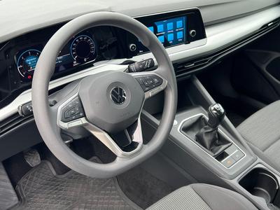 VW Golf VIII Variant 2.0 TDI 6-GANG PDC NAVI LED 