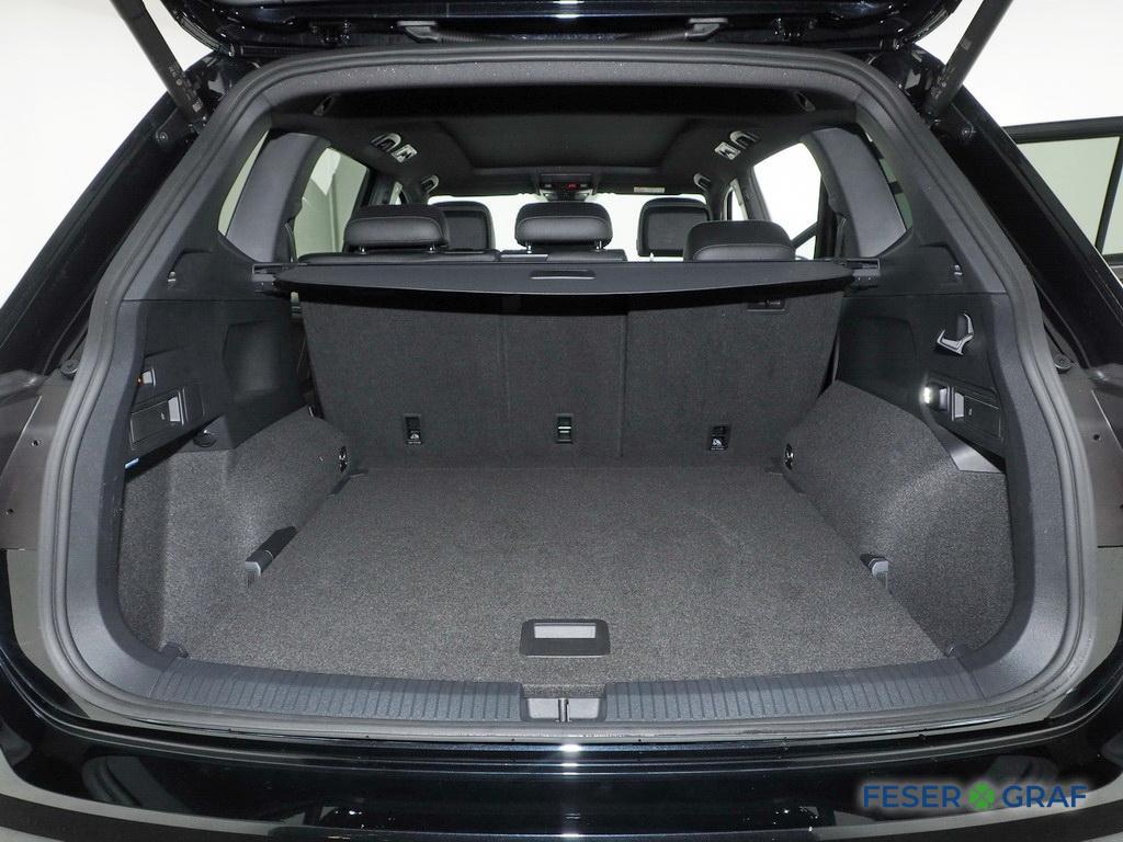 VW Tiguan Allspace 2.0 TDI R-Line 4Motion DSG AHK / Rear View / Schie 