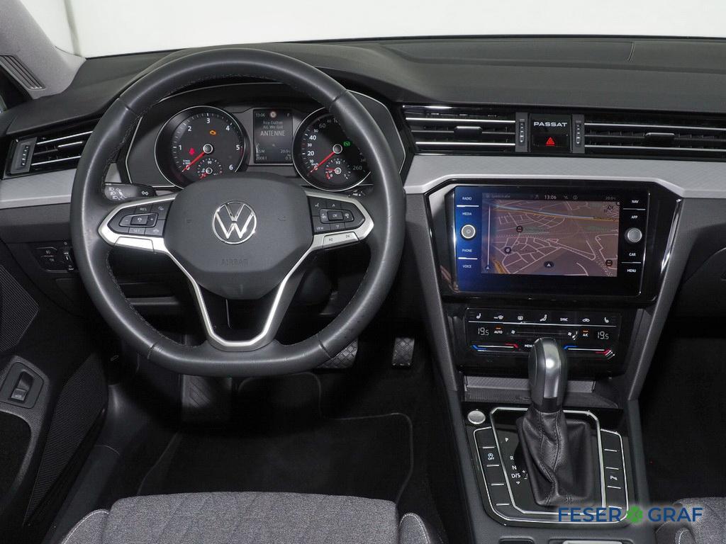 VW Passat Variant 2.0TDI Business DSG AHK LED ACC PDC Sitzh 