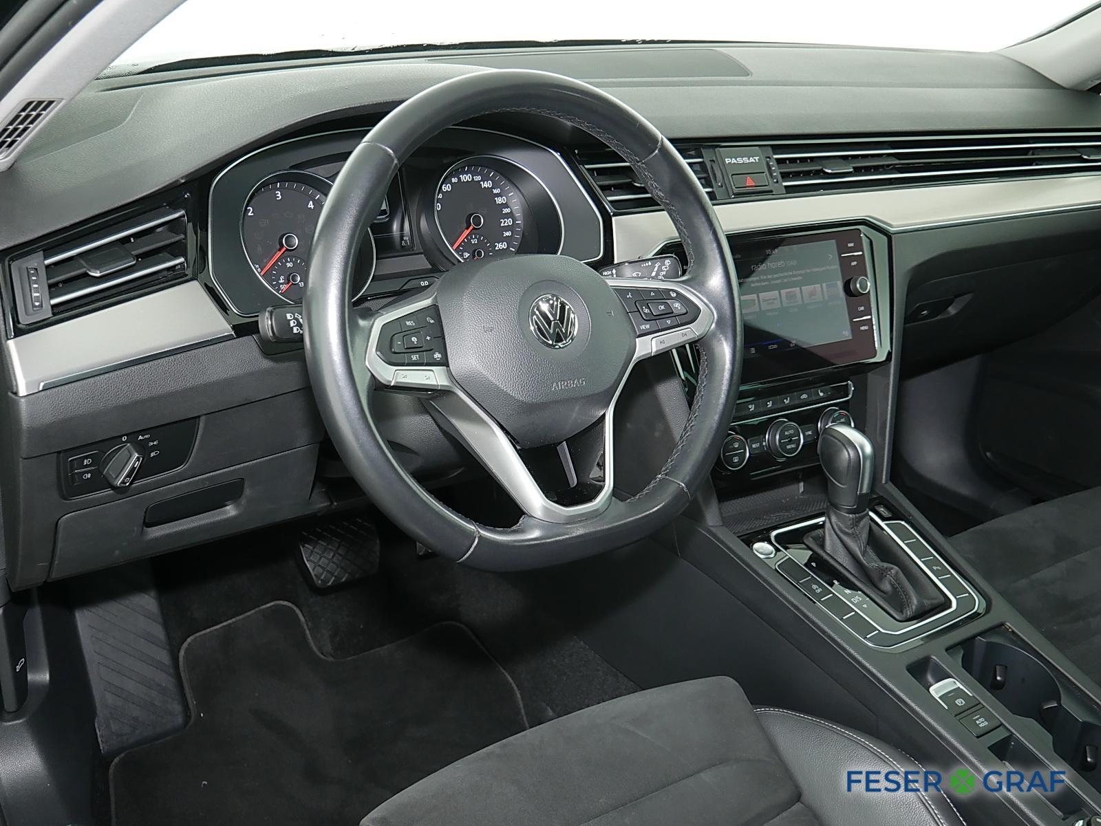 VW Passat Variant Elegance 2.0 TDI DSG Navi AHK SiHz LED 