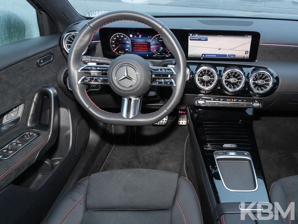 Mercedes-Benz A 180 AMG°ADV+°KEYLESS°NIGHT°MBUX°PDC/RFK°DAB° 