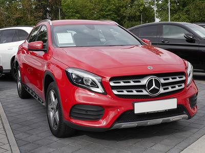 Mercedes-Benz GLA 180 AMG+LED+MEMORY+NAVI+SHZ+THERMOTRONIC+PDC 