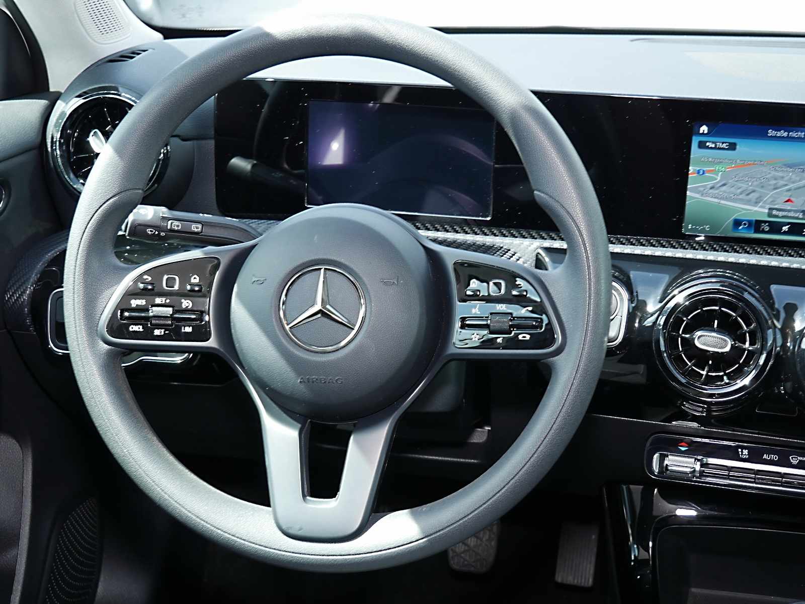 Mercedes-Benz A 180 Kompaktlimousine+LED+PDC+KAMERA+SHZ+PDC+++ 