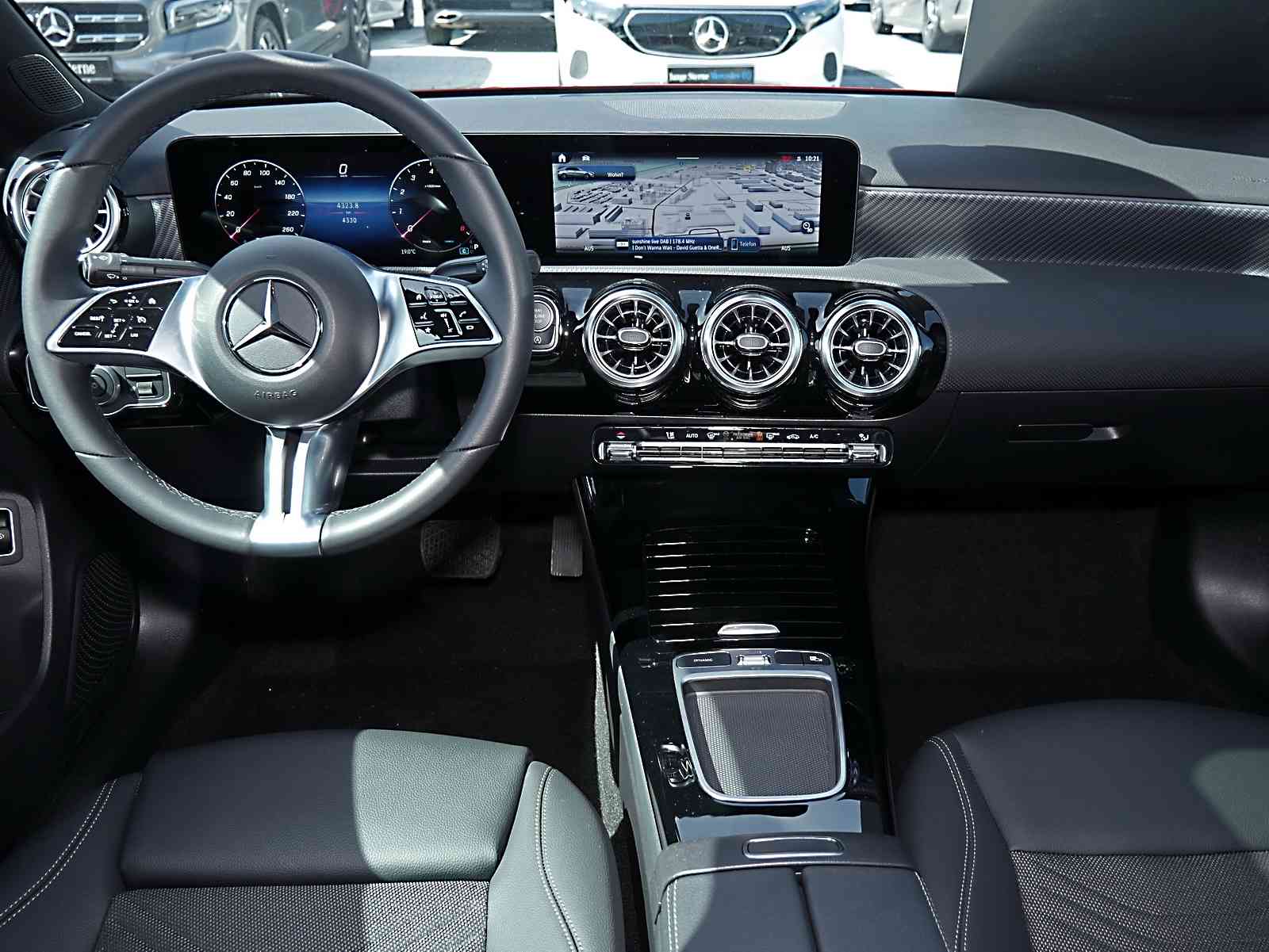 Mercedes-Benz A 200 Limo+PROGRESSIVE+PANO+KAMERA+LED+PDC+SHZ++ 