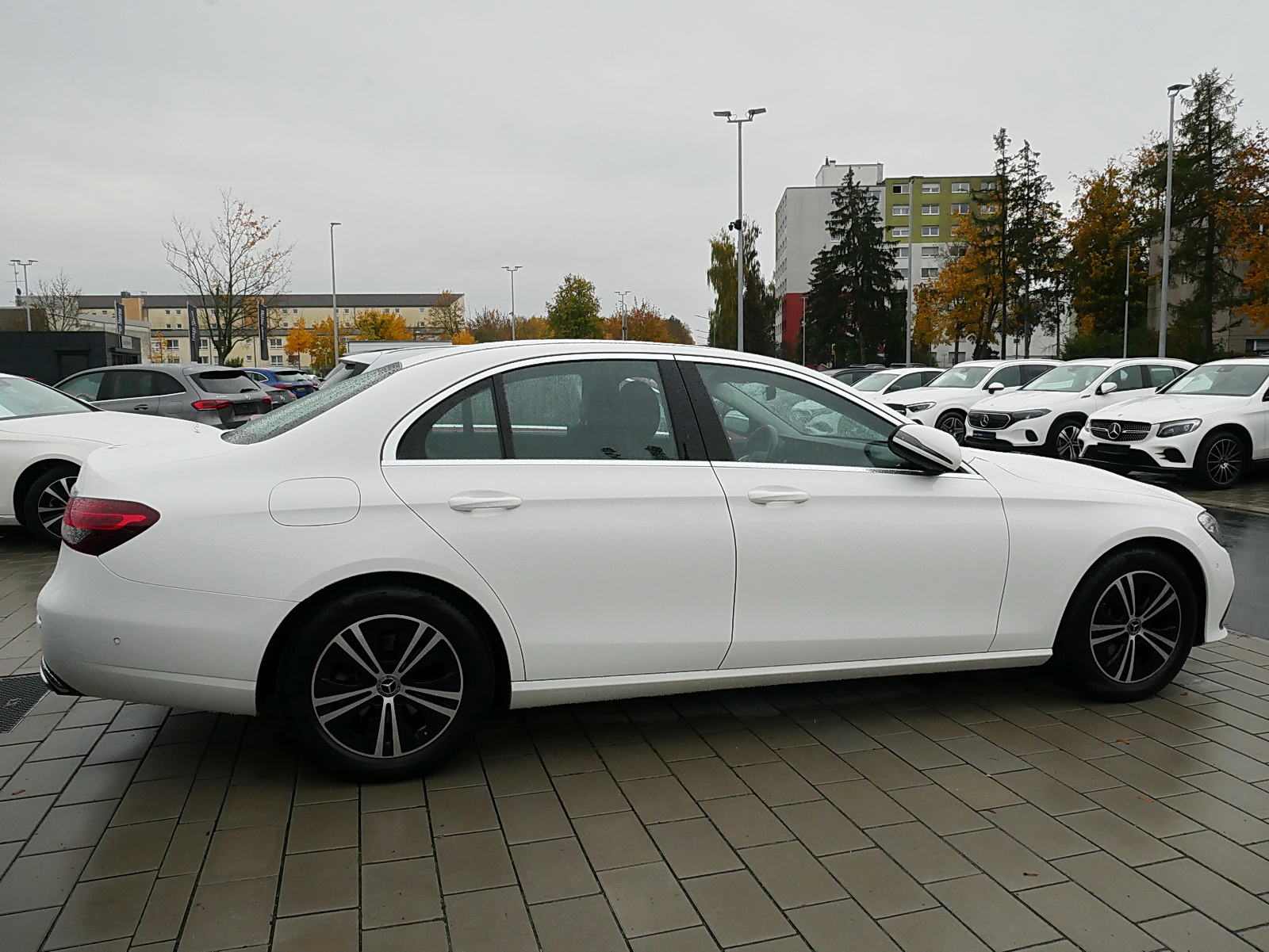 Mercedes-Benz E 220 d 4M Limo+AVANTGARDE+AHK+LED+KAMERA+MBUX++ 