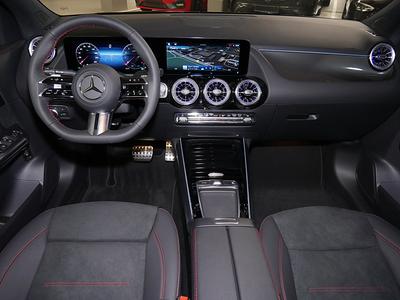 Mercedes-Benz GLA 180 AMG+NIGHT+DISTRONIC+360°+PANO+KEYLESS GO 