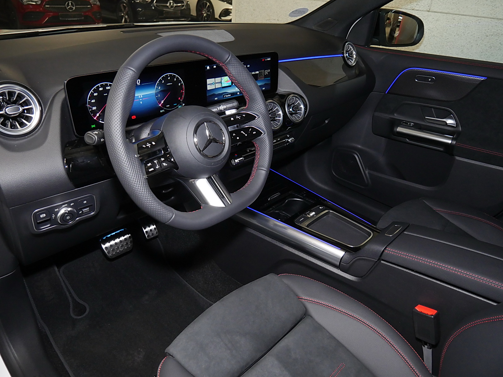 Mercedes-Benz GLA 200 NIGHT+KEYLESS-GO+AMG+LENKRADHEIZUNG 