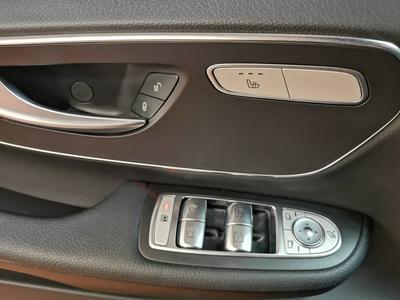 Mercedes-Benz V 300 d extralang Allrad AMG LED AHK 2,5t 