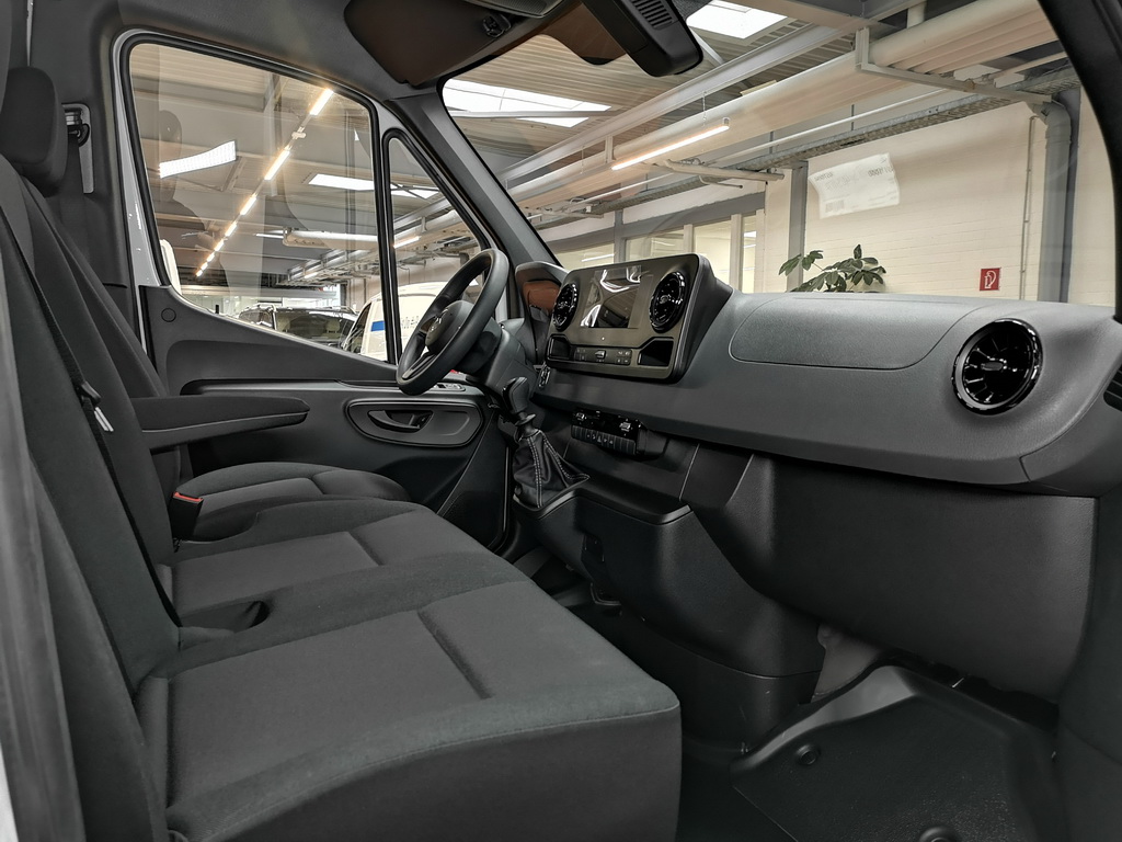 Mercedes-Benz Sprinter 315 L2H2 Klima Kamera MBUX Totwinkel 