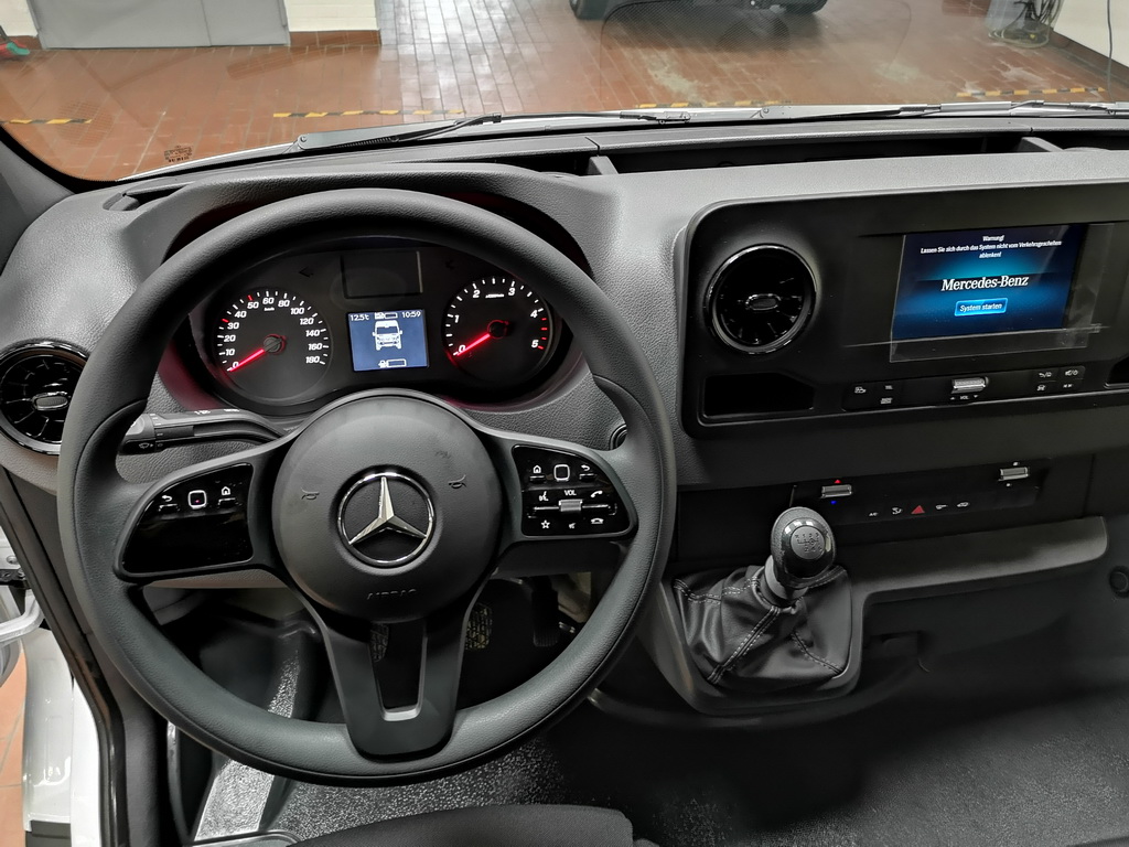 Mercedes-Benz Sprinter 315 L2H2 Klima Kamera Totwinkel MBUX 