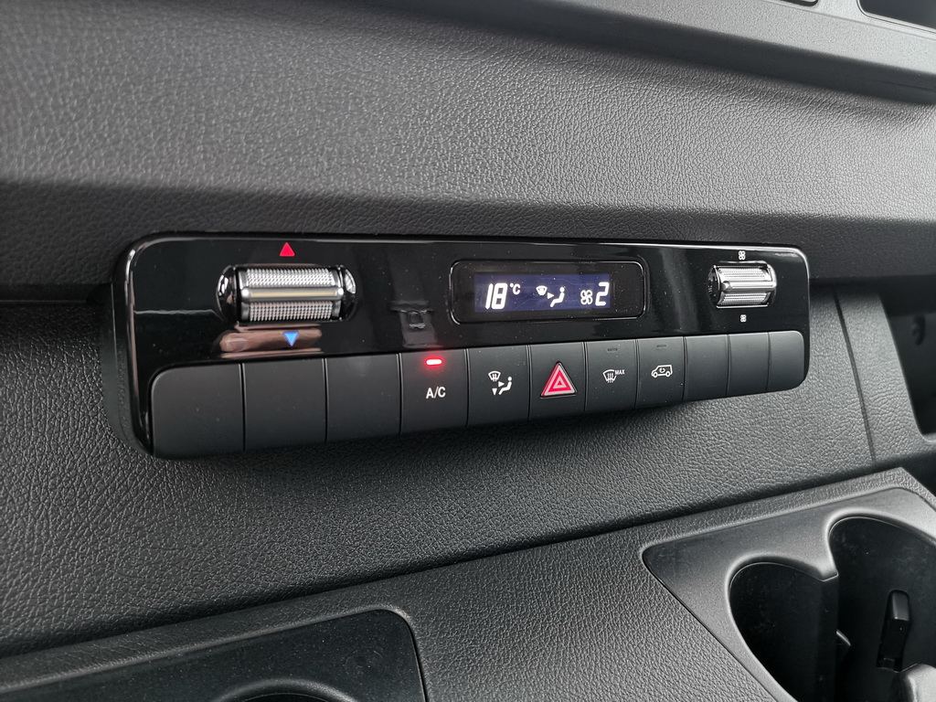 Mercedes-Benz Sprinter 319 CDI Koffer LBW Klima Navi Automatik 