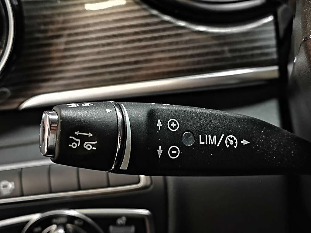 Mercedes-Benz V 300 d lang LED Standh. elektr. Türen AHK 2,5t 