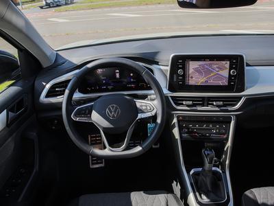 VW T-Roc 1.5 TSI DSG Move+GJR+LED+APP+NAV+PARK ASSIST 