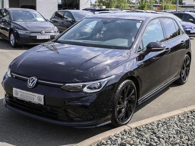 VW Golf VIII 1.5 eTSI+R-LINE+DSG+AHK+PANO+RFK+NAV 