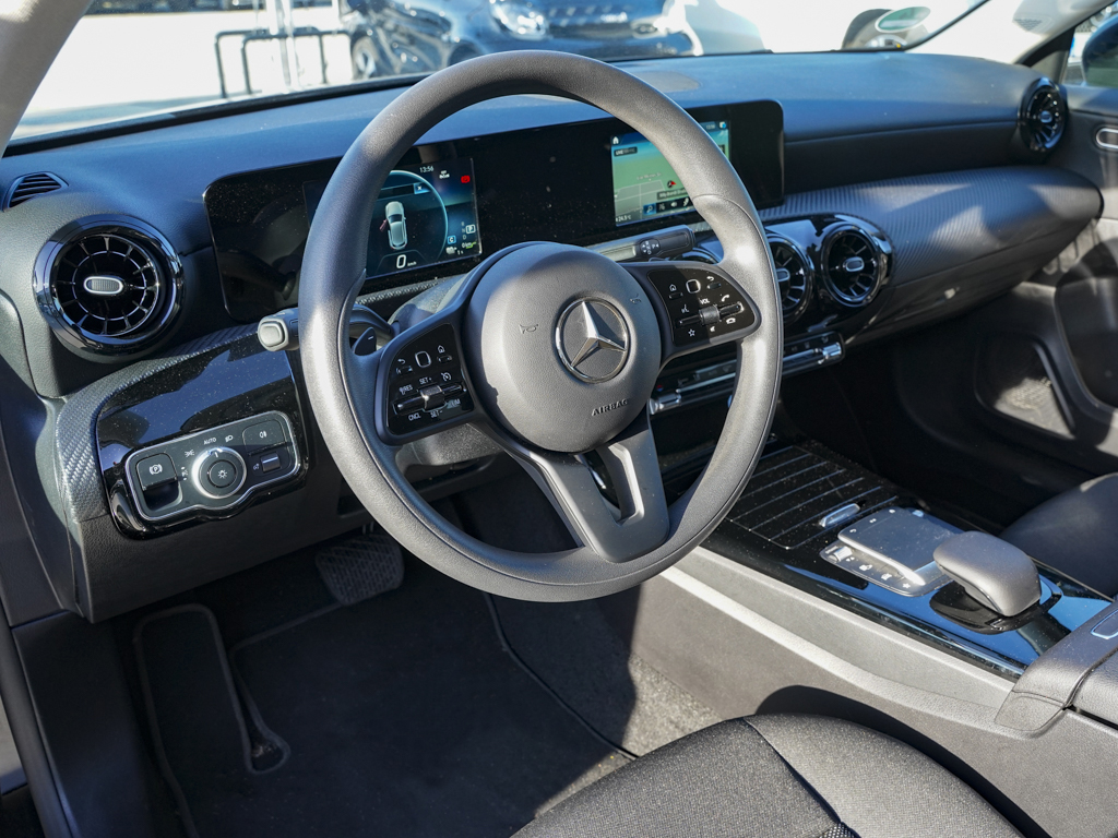 Mercedes-Benz A 250 e Parktronic Sitzheizung MBUX-Navi LED 