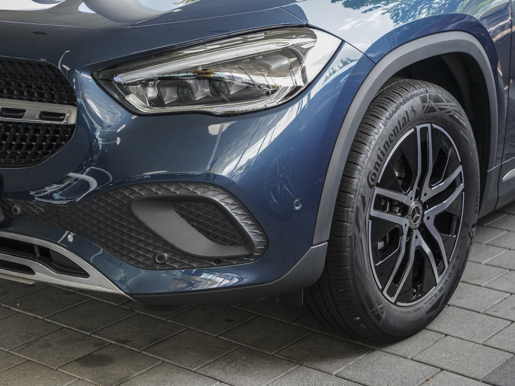 Mercedes-Benz GLA 250 4M Progressive Panorama Multibeam-LED 