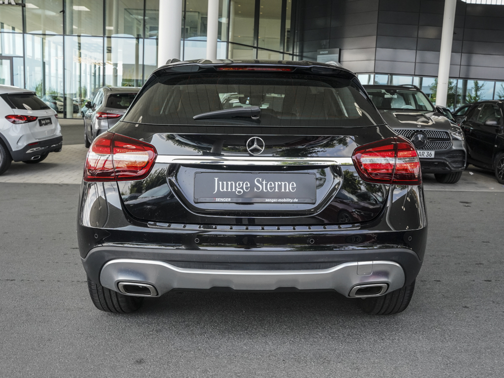 Mercedes-Benz GLA 180 Urban Sitzheizung Garmin-Navi LED AHK 