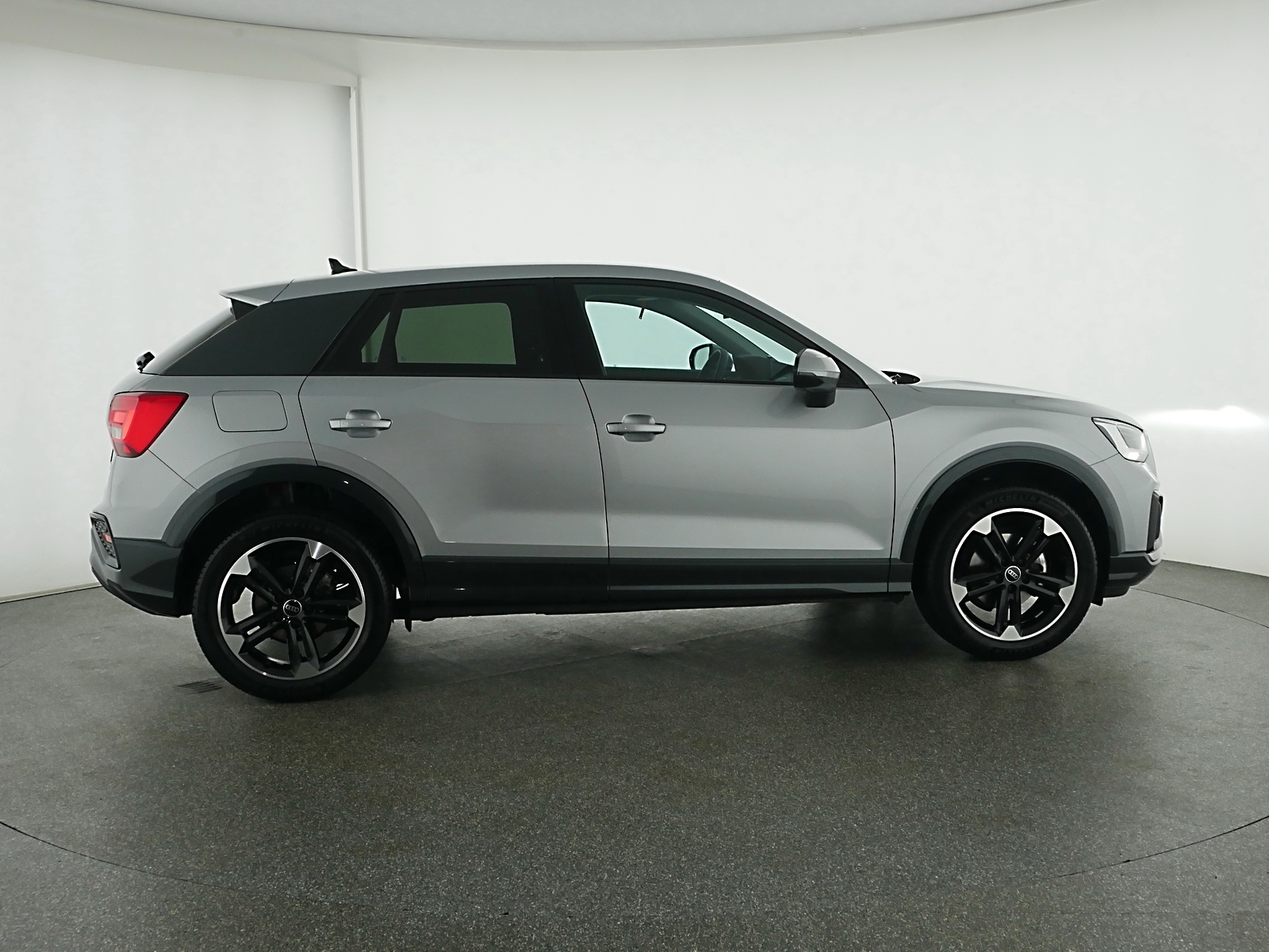 Audi Q2 Advanced 30 TFSI 6 Gang V-Cockpit/SHZ/LM 18 