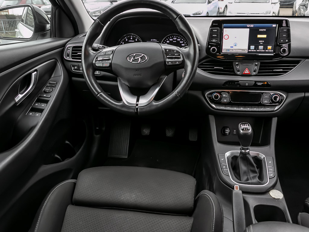 Hyundai I30 YES! Plus -Navi-LED-Apple CarPlay-Android Auto-Meh 