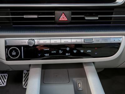 Hyundai Ioniq 6 Elektro, Uniq 77,4kWh,  4WD, Klima, LED, Memory- 