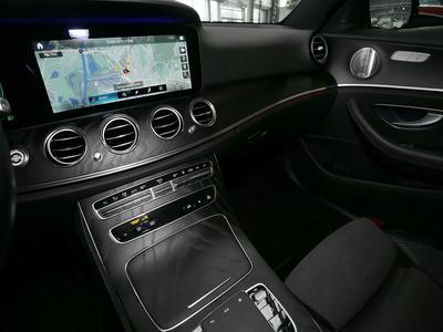 Mercedes-Benz E 300 de T AMG MBUX+360°+Pano+LED+AHK+18+Sitzhzg 