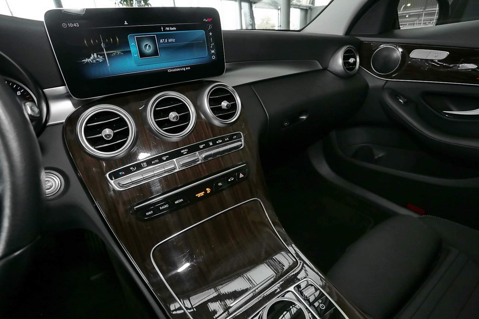 Mercedes-Benz C 300 e 4MATIC AVANTGARDE LED+Sitzhzg.+Smartph. 