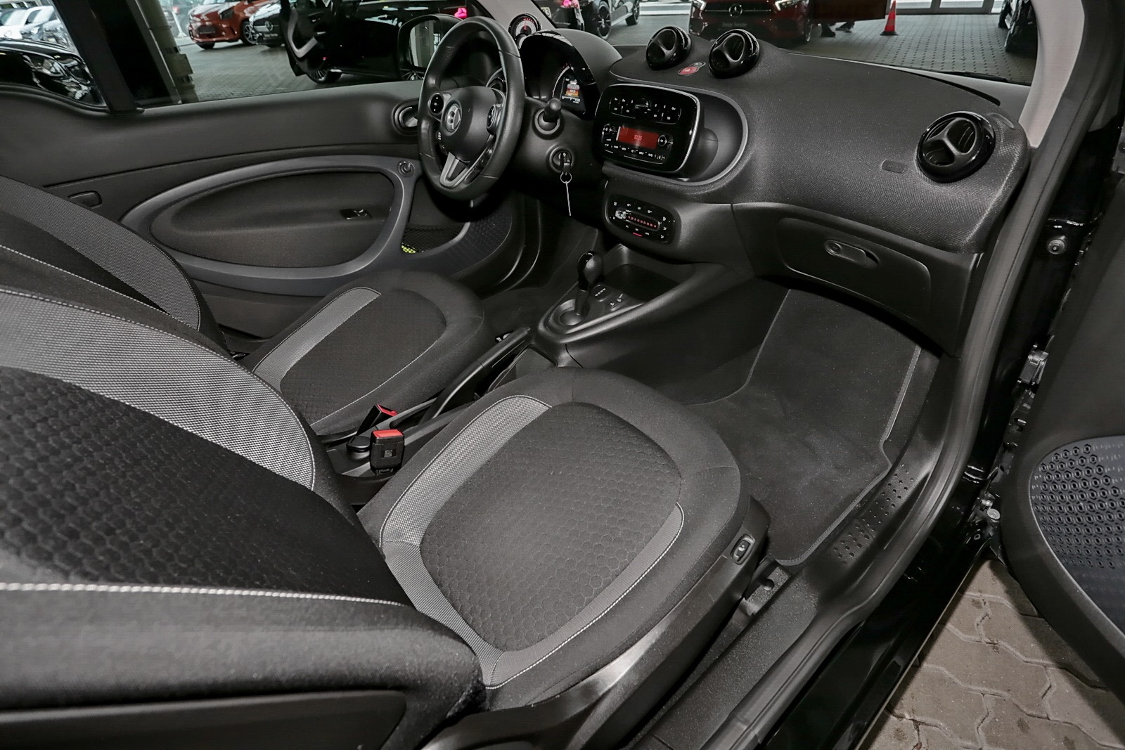 Smart ForTwo EQ cabrio passion Sitzhzg+15+Lenkradhz. 