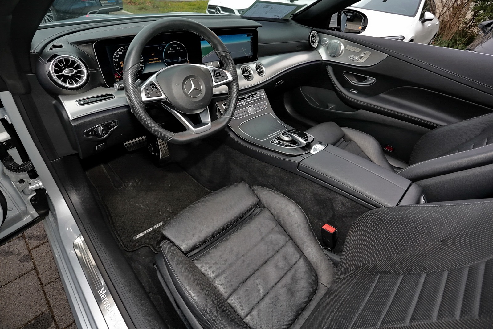 Mercedes-Benz E 300 Cabriolet AMG+DISTRONIC+19 ZOLL+360°KAMERA 