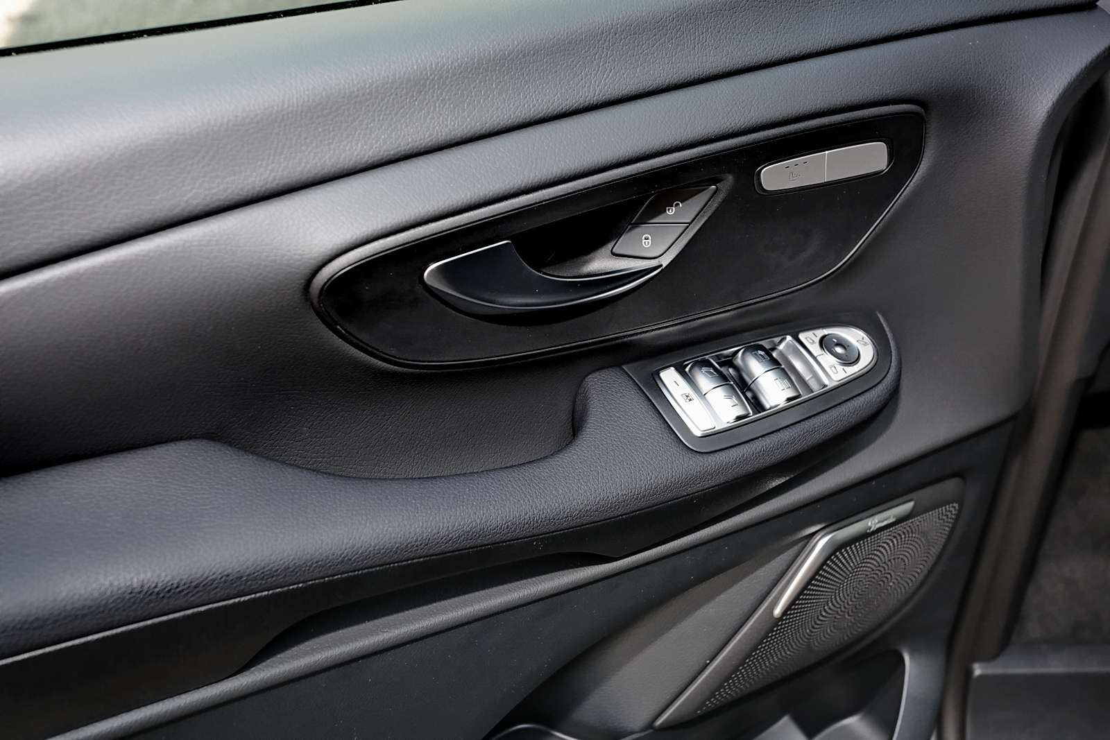 Mercedes-Benz V 300 d EDITION Lang Rückfahrkamera Navi AHK LED 