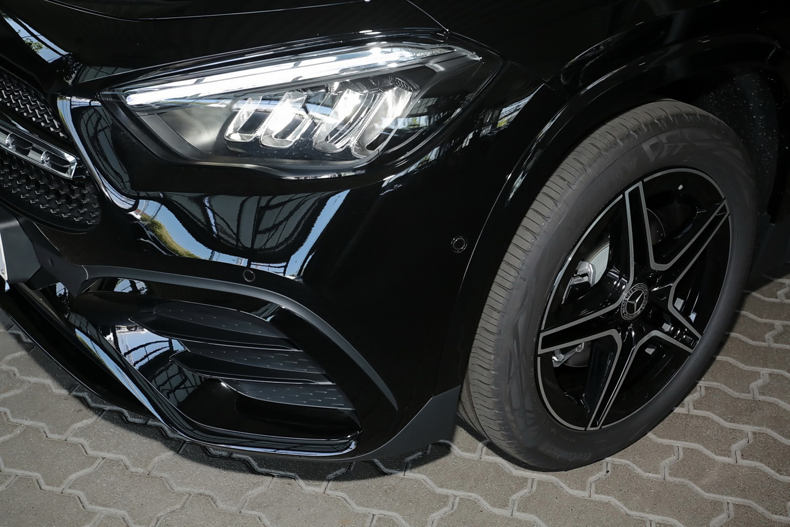 Mercedes-Benz GLA 180 AMG Night+MBUX+LED+Pano+360°+Totwinkel 