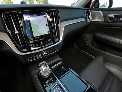 Volvo V60 T8 AWD Standhzg+RüKam+ESHD+Navigation Sensus 