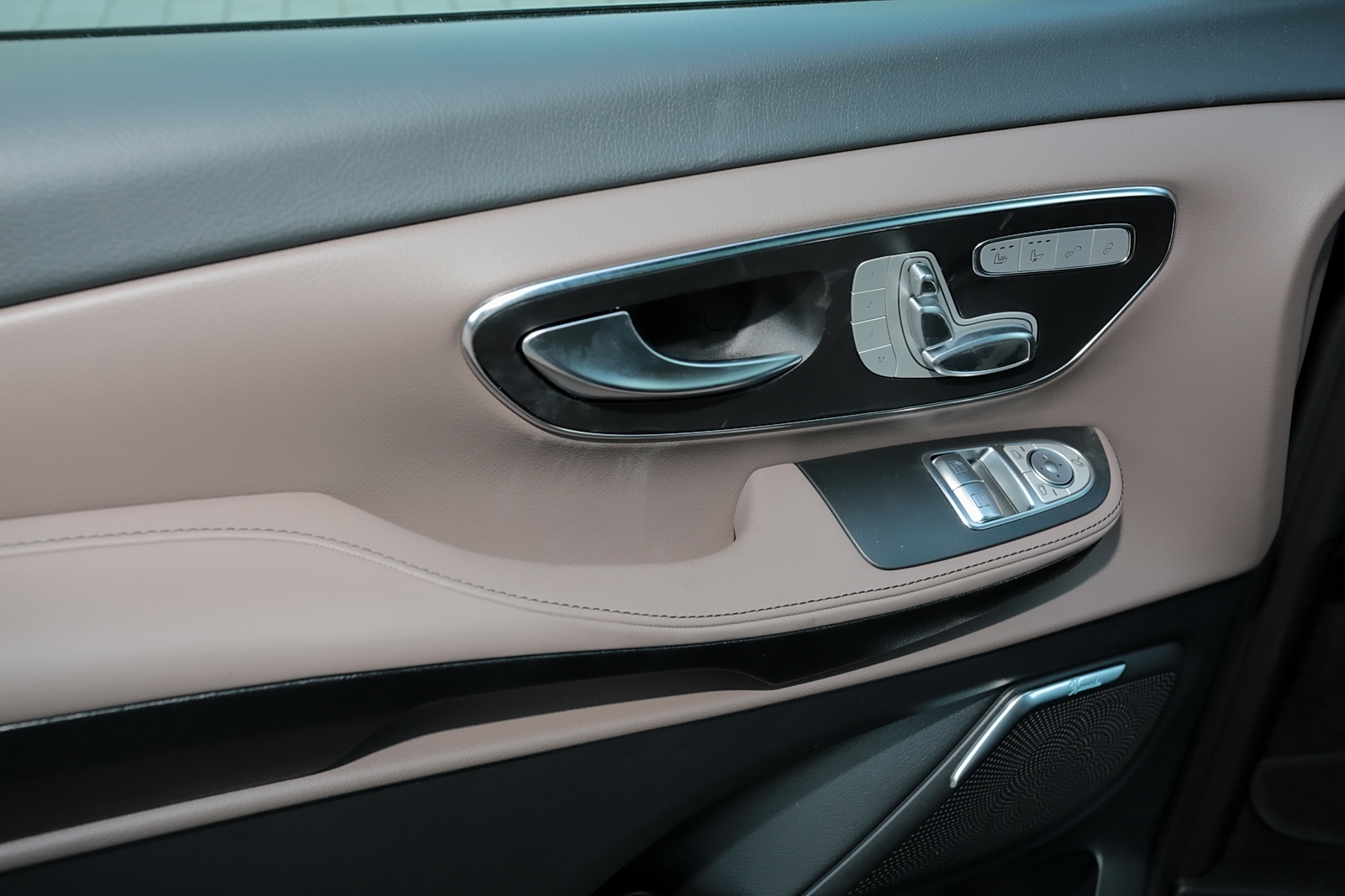 Mercedes-Benz V 300 d Avantgarde EDITION Lang MBUX+360°+LED+AH 