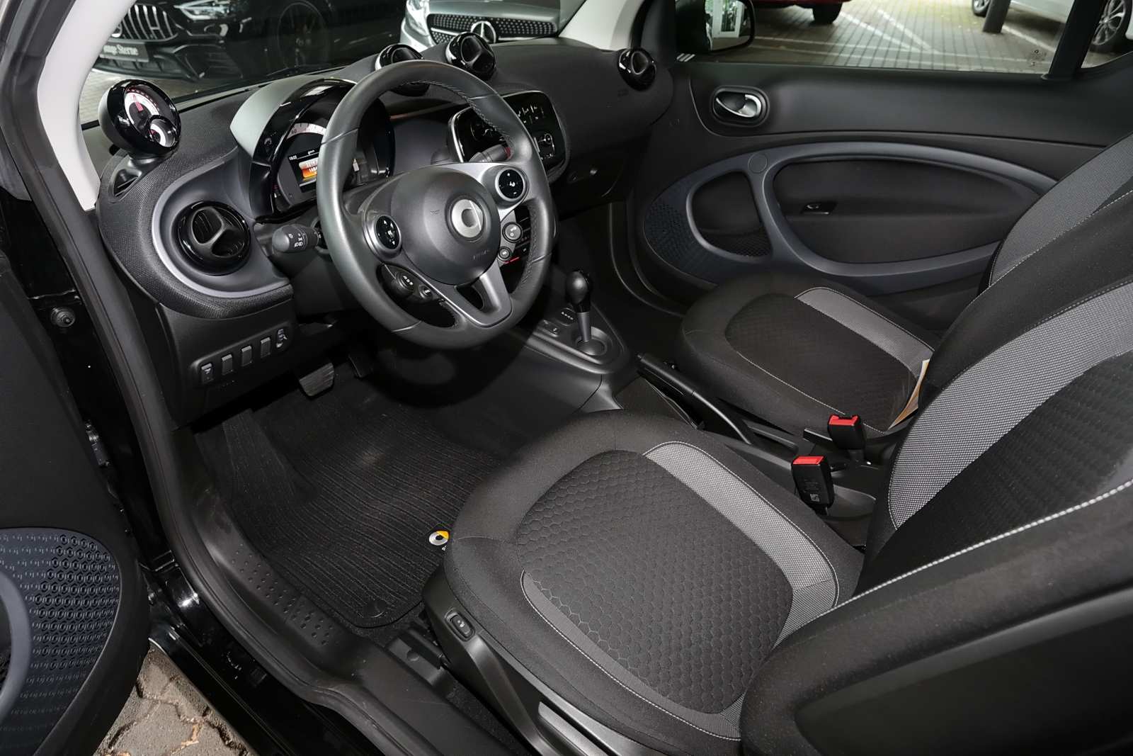 Smart ForTwo EQ cabrio PASSION Tempomat+Sitzheizung 