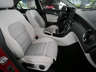 Mercedes-Benz A 180 Business+AHK+Sitzkomfort+Park-Pilot+Nav 