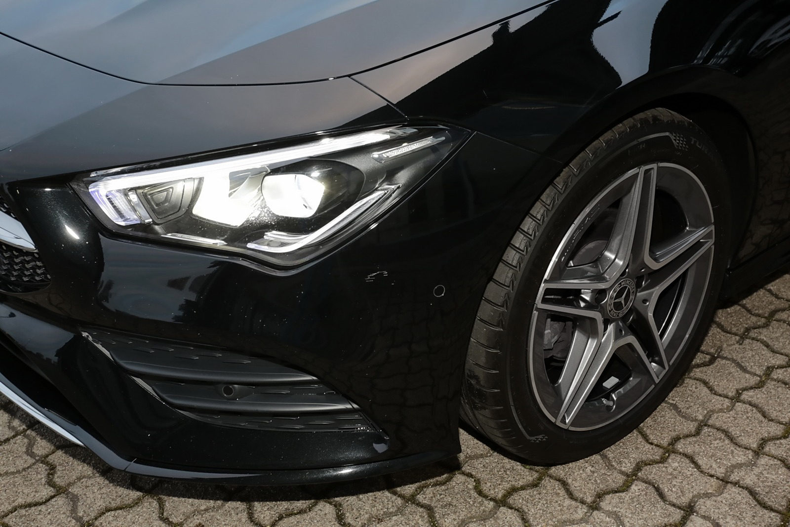 Mercedes-Benz CLA 180 Shooting Brake AMG MBUX+LED+18 ZOLL+DAB 