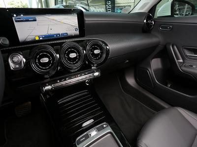 Mercedes-Benz A 180 MBUX+LED+RüKam+Winter-Pa+Navigation+Sitzh. 