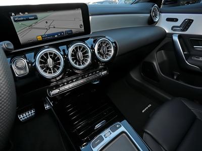 Mercedes-Benz CLA 200 Coupé AMG MBUX+360°+Pano+HUD+M-LED+19