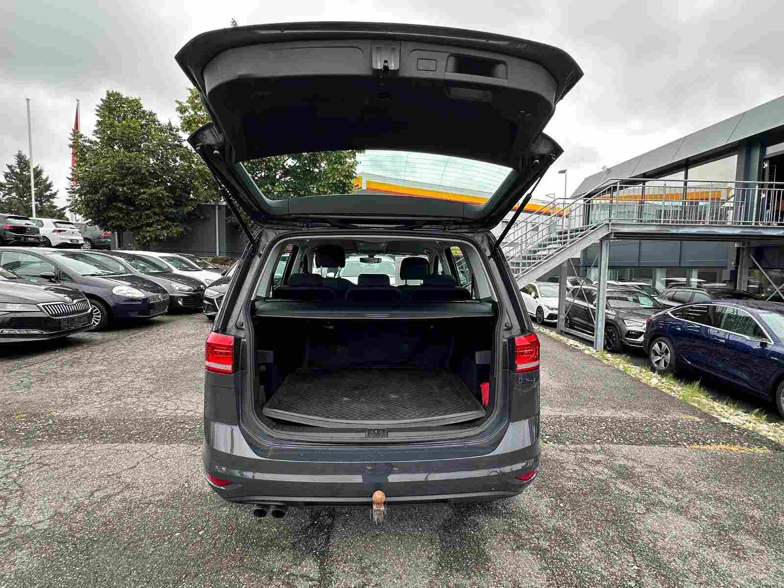 VW Touran Comfortline 2.0 TDI DSG AHK ACC LED 