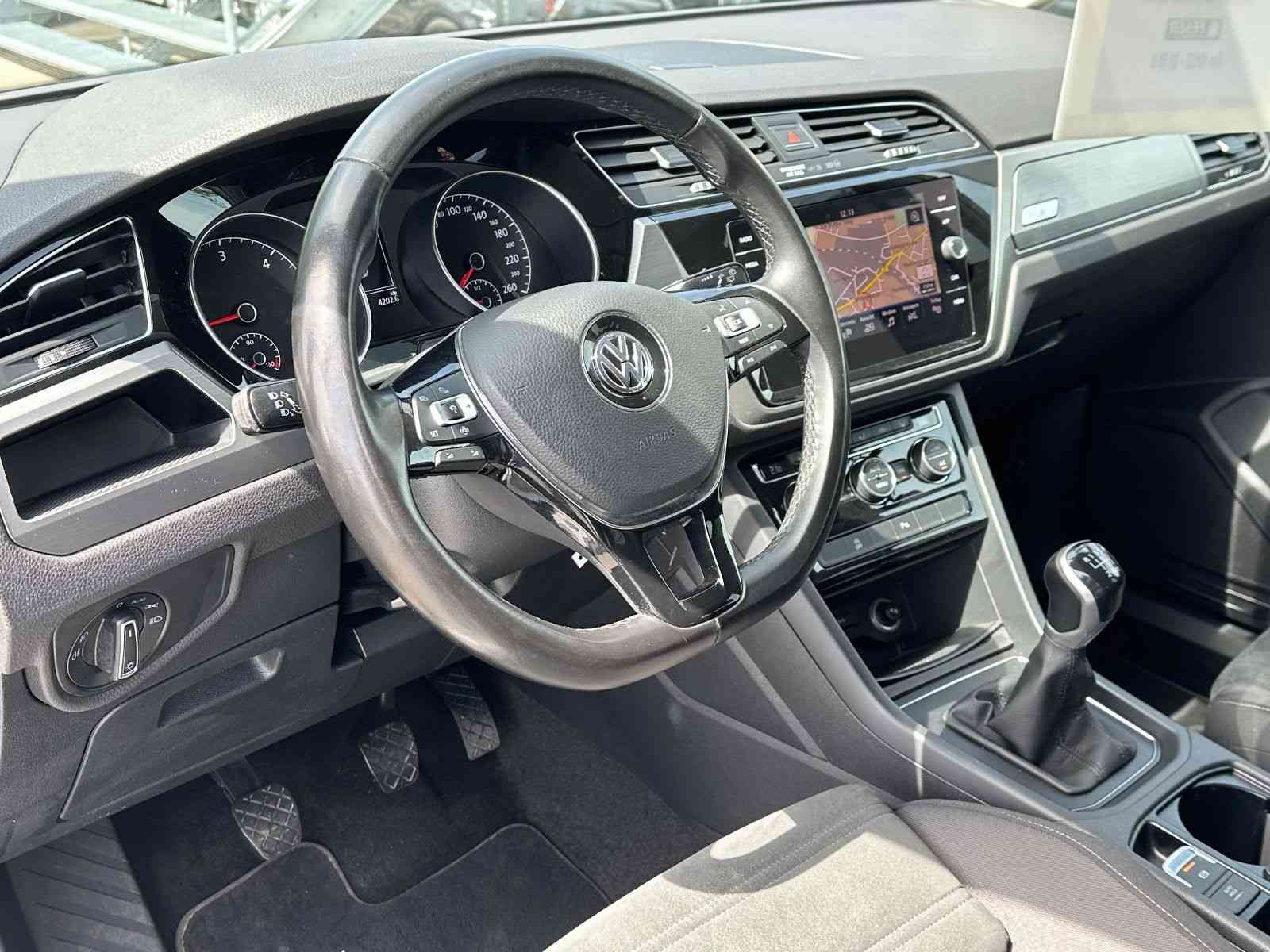 VW Touran 2.0 TDI Comfortl. 7-SITZER NAVI ACC 