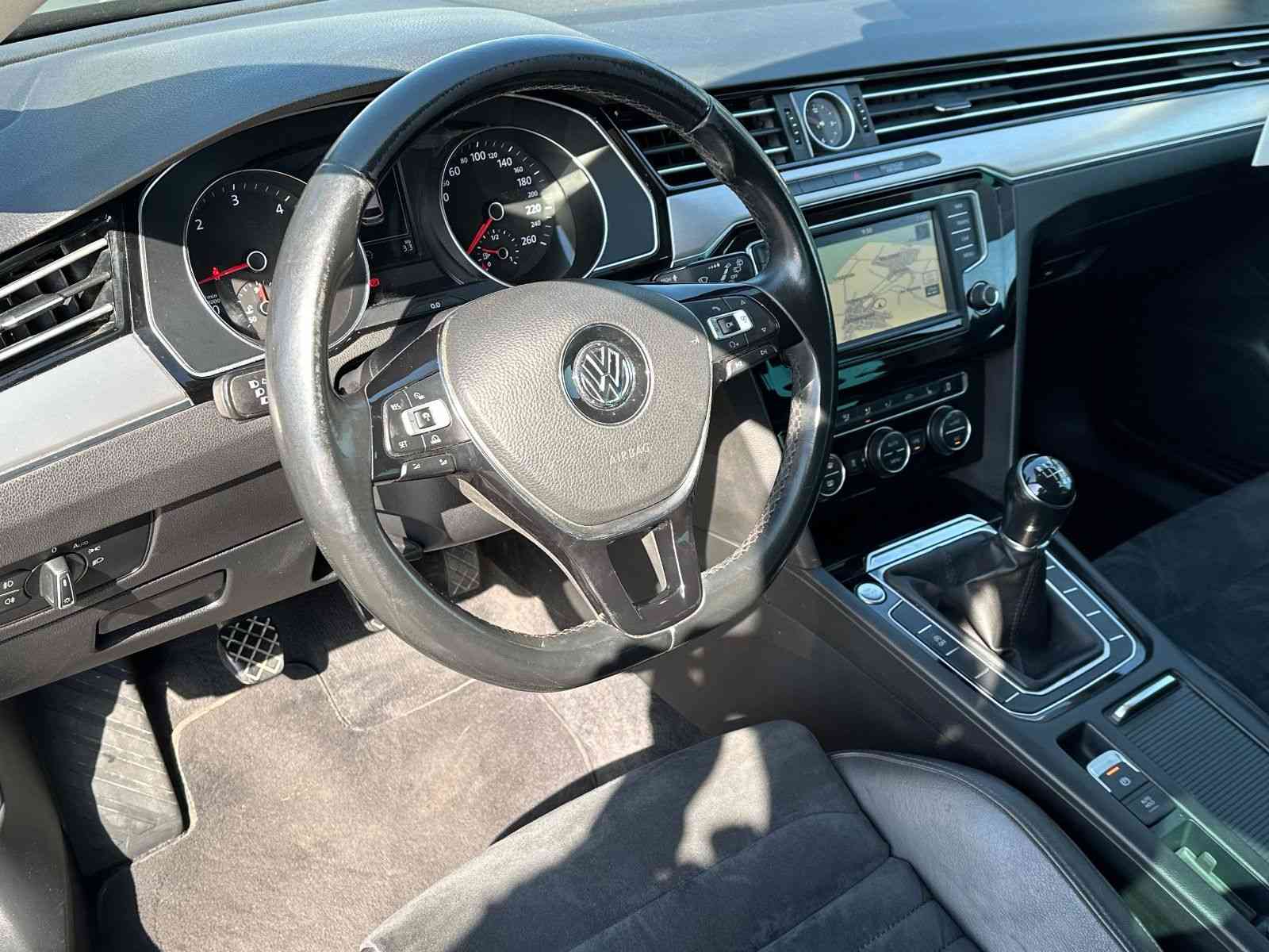 VW Passat Variant 2.0 TDI Highl. AHK NAVI STHZG 